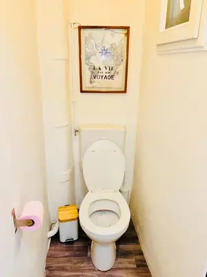 Salle de bains dans l'établissement Place à quelques pas du Musée du Louvre au Centre de Paris
