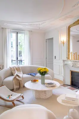 Coin salon dans l'établissement Appart Haussmannien luxe - 2 chambres, Champs-Élysées
