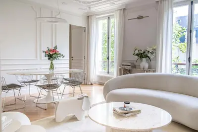Coin salon dans l'établissement Appart Haussmannien luxe - 2 chambres, Champs-Élysées
