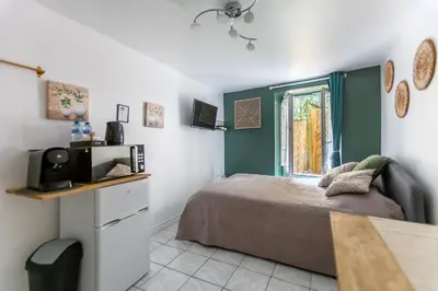 Télévision ou salle de divertissement dans l'établissement Studio confort Paris 13 Chevaleret