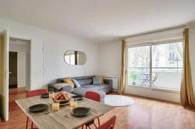 Coin salon dans l'établissement New & Cozy T2 with Balcony - Paris 18 Montmartre