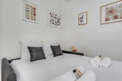 Un ou plusieurs lits dans un hébergement de l'établissement Center of Paris l Fully equipped and Cozy