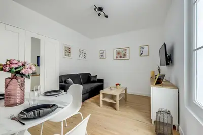 Télévision ou salle de divertissement dans l'établissement Center of Paris l Fully equipped and Cozy
