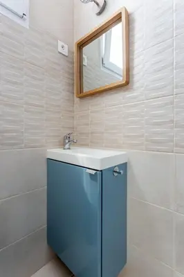 Salle de bains dans l'établissement Cosy 2 PIECES CHAMPS-ÉLYSÉES-DEFENSE