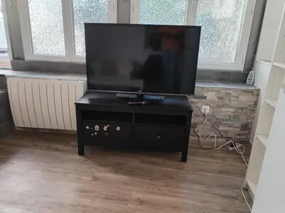 Télévision ou salle de divertissement dans l'établissement Logement calme et spacieux