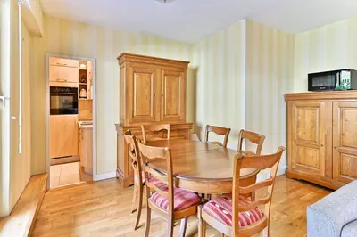 Cuisine ou kitchenette dans l'établissement Appartement #Vaugirard Mairie du 15ème - II