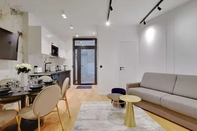 Coin salon dans l'établissement Stunning apartment 2BR Opera
