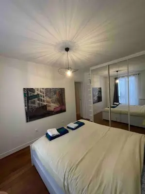 Un ou plusieurs lits dans un hébergement de l'établissement Spacious and convenient 2 BR flat in Paris centre