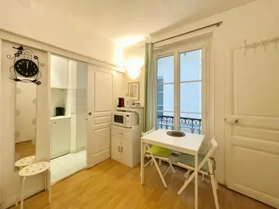 Cuisine ou kitchenette dans l'établissement Paris Center Quarter Latin Nice 1 bedroom