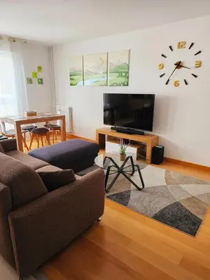 Télévision ou salle de divertissement dans l'établissement Renewed Spacious 35m2 Studio in Paris