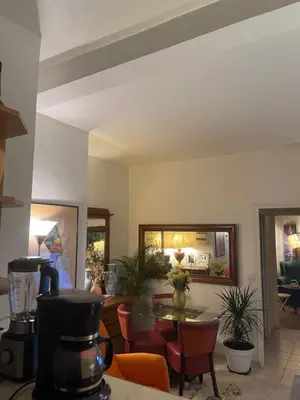 Coin salon dans l'établissement Appartement meublé Paris 10e arrondissement