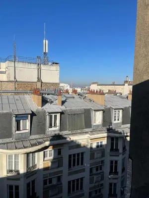 Vue générale sur Paris ou vue de la ville depuis l'appartement