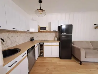 Cuisine ou kitchenette dans l'établissement Appartement avec jardin