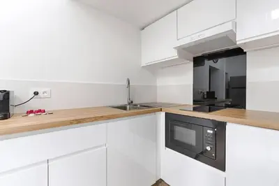 Cuisine ou kitchenette dans l'établissement Appartement atypique au coeur de Batignolles