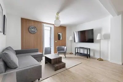 Télévision ou salle de divertissement dans l'établissement Appartement atypique au coeur de Batignolles
