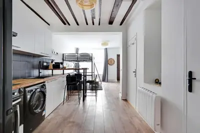 Cuisine ou kitchenette dans l'établissement Butte Aux Cailles Charming Studio 4P