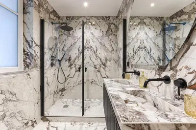 Salle de bains dans l'établissement Elegant Luxury Apartment for 6 on Champs-Élysées