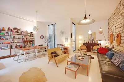 Coin salon dans l'établissement Spacious Vintage Duplex Flat - Gare du Nord