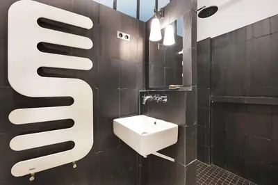 Salle de bains dans l'établissement Spacious Vintage Duplex Flat - Gare du Nord