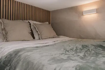 Un ou plusieurs lits dans un hébergement de l'établissement Cosy room inside Batignolles - L60