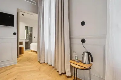Télévision ou salle de divertissement dans l'établissement Hôtel Clémence