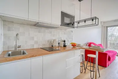 Cuisine ou kitchenette dans l'établissement Appartement Luxueux Cosy - Paris Expo