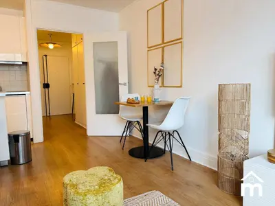 Cuisine ou kitchenette dans l'établissement St Honore Champs Elysees by Melvane