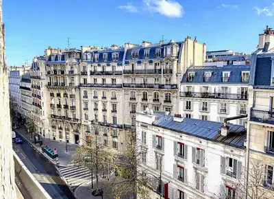 Vue générale sur Paris ou vue de la ville depuis l'appartement