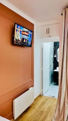 Télévision ou salle de divertissement dans l'établissement Chic appartement en plein cœur de Paris