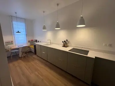 Cuisine ou kitchenette dans l'établissement GuestReady - Luxurious Charm near Arc de Triomphe