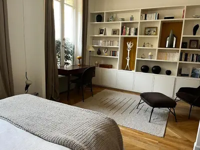 Bibliothèque dans la maison de vacances