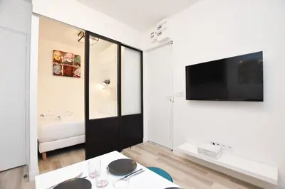 Télévision ou salle de divertissement dans l'établissement Charming apartment - 1BR-2P - Petit-Montrouge