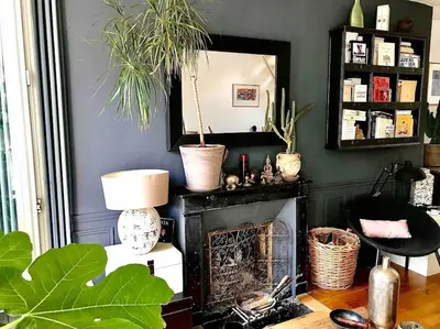Bibliothèque dans l'appartement