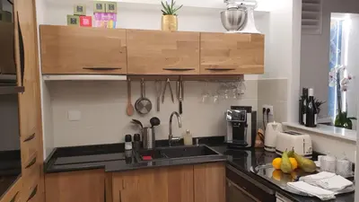 Cuisine ou kitchenette dans l'établissement Luxurious and Glamorous Apartment