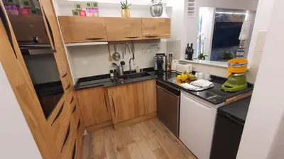 Cuisine ou kitchenette dans l'établissement Luxurious and Glamorous Apartment