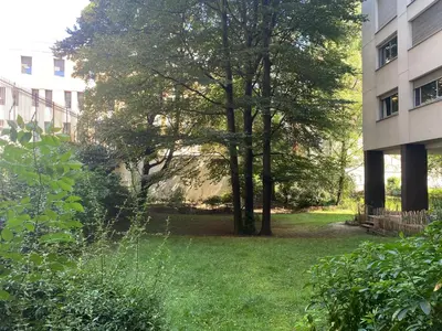Jardin de l'établissement Luxurious and Glamorous Apartment