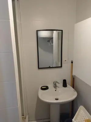 Plan de l'établissement Beau studio dans une rue calme