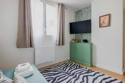 Télévision ou salle de divertissement dans l'établissement Luxurious apartment - 4BR-10P- Ternes-Pereire