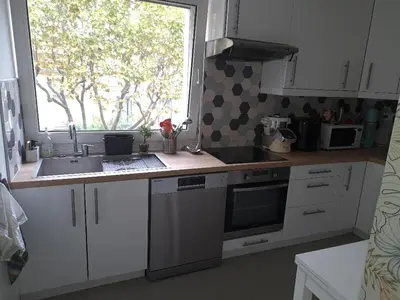 Cuisine ou kitchenette dans l'établissement Appartement spacieux, à 20 min de gare St Lazare