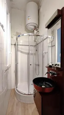 Salle de bains dans l'établissement Paris 16 Studio Near Arc de Triomphe and Eiffel Tower