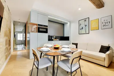 Cuisine ou kitchenette dans l'établissement Sereners - Place des Vosges