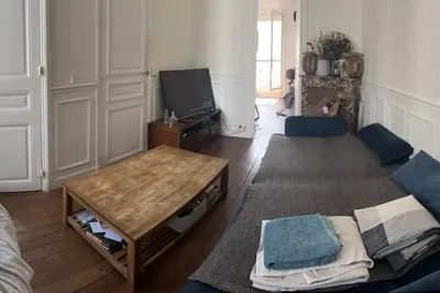 Coin salon dans l'établissement Appartement champs Élysées vue sur Tour Eiffel