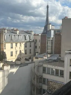 Vue générale sur Paris ou vue de la ville depuis l'appartement