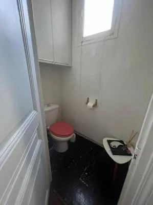 Salle de bains dans l'établissement Appartement champs Élysées vue sur Tour Eiffel