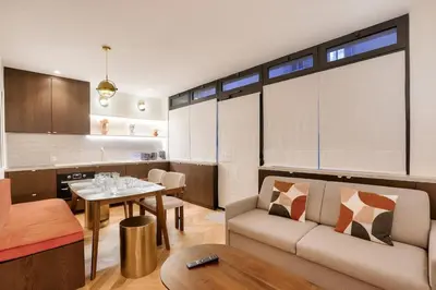Coin salon dans l'établissement Sublime duplex avec salle de cinéma