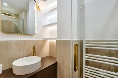 Salle de bains dans l'établissement Sublime duplex avec salle de cinéma