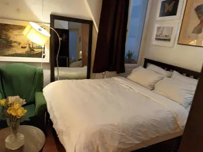 Un ou plusieurs lits dans un hébergement de l'établissement Meublé Touristique Paris Tout Inclus Idéal Couple