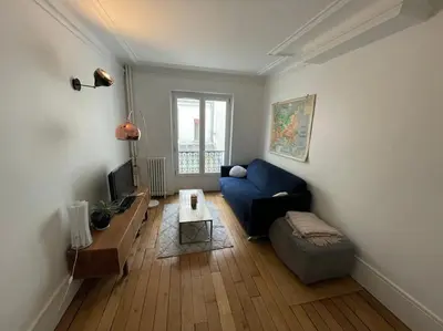 Télévision ou salle de divertissement dans l'établissement Charming and bright flat in a very convenient area