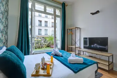 Télévision ou salle de divertissement dans l'établissement Bluestay 108 - Superb apartment in Paris