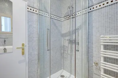 Salle de bains dans l'établissement Bluestay 108 - Superb apartment in Paris
